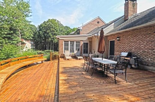 55 Mountain Brook Rd, North Haven, CT 06473-1020