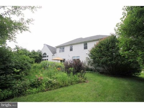 2806 Oakridge Cir, Norristown, PA 19403-1397