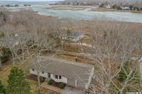 6520 Skunk Ln, Nassau Point, NY 11935-1533