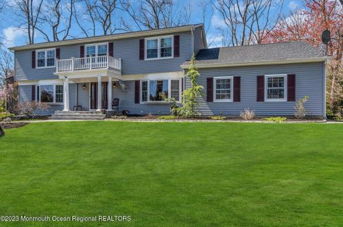 3 Ruth Ct, Morganville, NJ 07751-1023