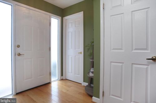 1292 Barclay Cres, Yardley, PA 19067-6002