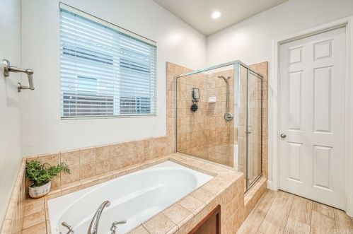 2574 Utah Ave, Fresno CA  93720-3977 exterior