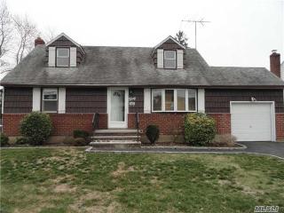 30 Julian St, Hicksville, NY 11801-2227