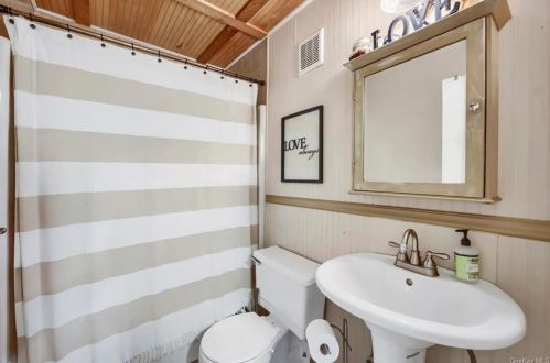 18 Hurlihe St, Poughkeepsie NY  12601-3914 exterior