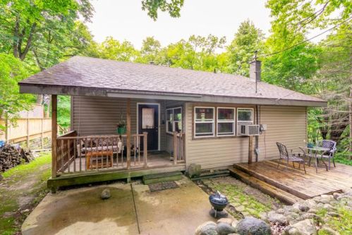 1623 Highland Ave, Hubertus, WI 53033-9762