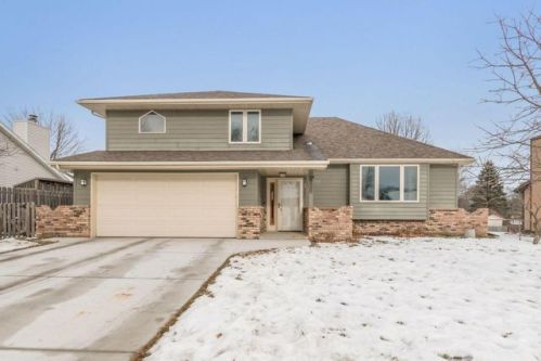 1931 Polk Dr, Ames, IA 50010-4314