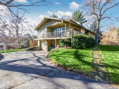 3080 Pine Ridge Ct, Green Bay, WI 54311-5945