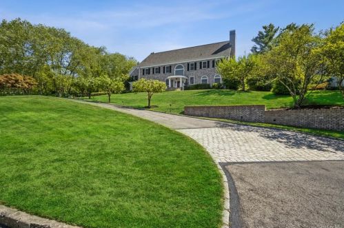 66 Brookwood Dr, Briarcliff, NY 10510-2041