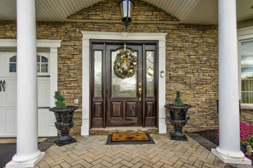 141 Rumford Rd, San Remo, NY 11754-3905