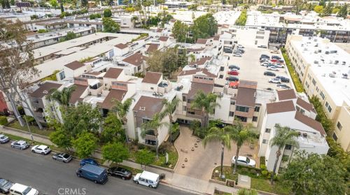 5325 Newcastle Ave, Van Nuys CA 91316-3081 exterior