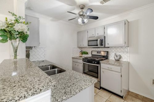 2213 Silverthorn Ln, Lewisville TX  75028-7246 exterior