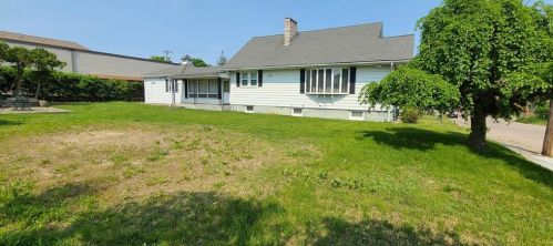 19 Meeting St, Cumberland RI  02864-8322 exterior
