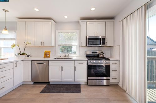 1611 101st Ave, Oakland, CA 94603-3209