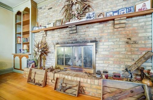 194 Center St, London OH  43140-1406 exterior