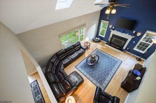 12 Stacey Ct, Sparta NJ  07871-1000 exterior