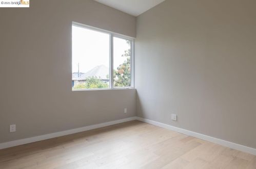 3280 Helen St, Oakland CA  94608-4027 exterior