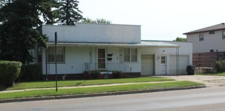 417 4th Ave, Jamestown, ND 58401-3352
