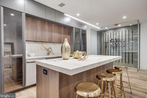 4915 Western Ave, Washington DC  20016-4319 exterior