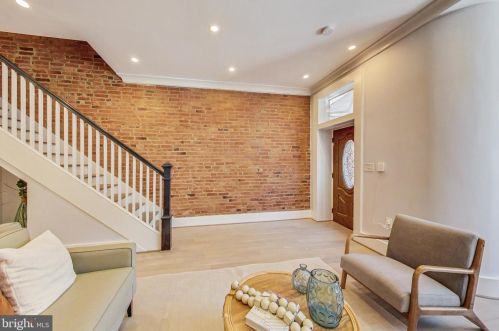 2119 1st St, Washington DC  20001-1004 exterior