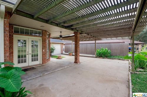 410 Charleston Dr, Victoria TX 77904-3830 exterior