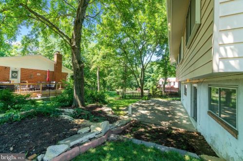 6501 Carrsbrook Ct, Springfield VA 22150-1311 exterior