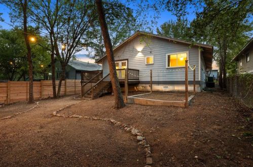 1121 Delano St, Austin TX 78721 exterior