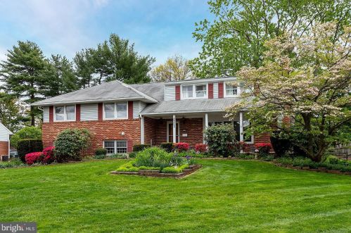 2410 Laurel Dr, Riverton, NJ 08077-3829