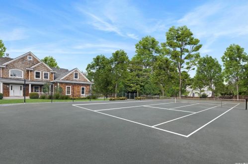16 Bittersweet Ln, Pine Neck NY  11963-1422 exterior