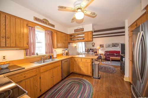62 Chestnut Cir, Northport NY  11768-2008 exterior