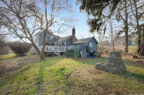 548 Middlefield St, Middletown CT  06457-3553 exterior
