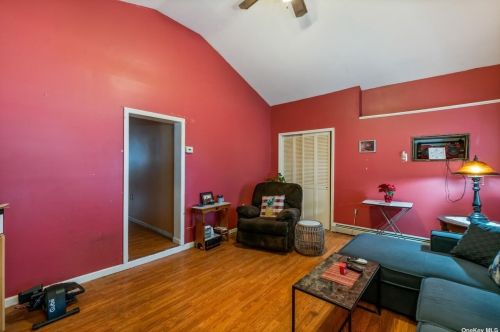 106 6th Rd, Far Rockaway NY  11693-1005 exterior