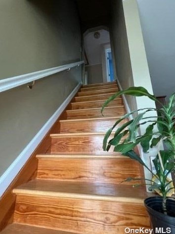 80 Doges Promenade, North Lindenhurst NY  11757-6408 exterior