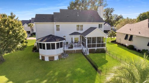 1549 Oakhurst Dr, Mount Pleasant, SC 29466-8782