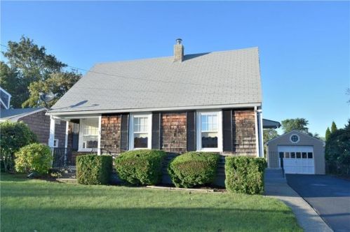 54 Ash Ave, Tiverton RI  02878-1442 exterior