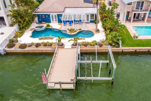 11125 7th St, Saint Petersburg, FL 33706-3030