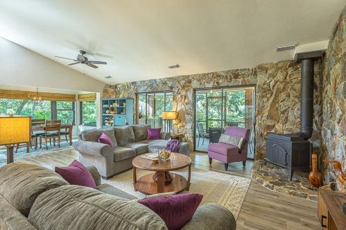 211 Bayshore Dr, Saint George Island FL  32328-3365 exterior