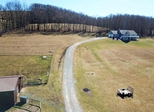 180 Pine Run Rd, Amity, PA 15311-1116