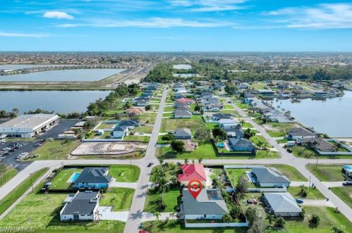 1404 4th St, Cape Coral, FL 33990-2615