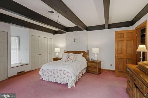 207 Thomas Ave, Riverton NJ 08077-1039 exterior