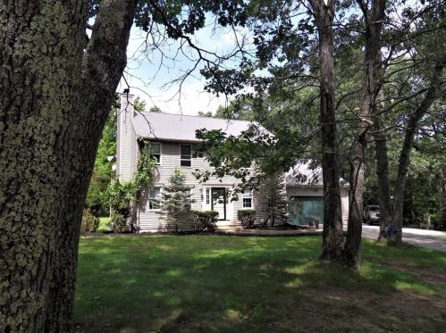 21 Royal Crest Dr, Douglas, MA 01516-2558