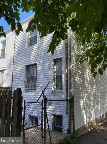 224 Elm St, Washington DC  20001-1713 exterior