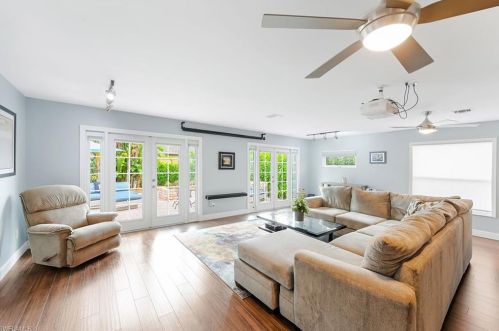 247 Stanhope Cir, Naples FL 34104-0810 exterior