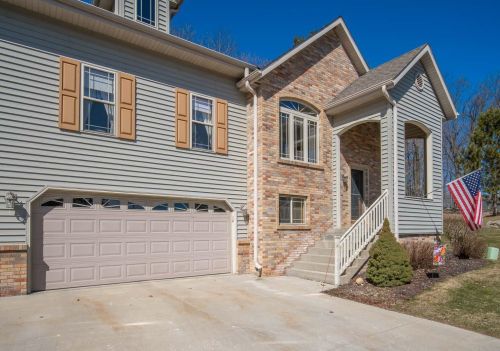 1310 Oak Tree Ct, Slinger, WI 53086-9081