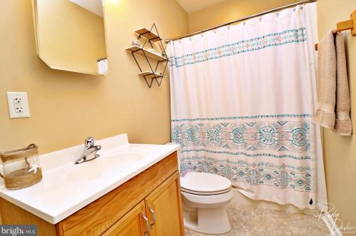 320 Stephen Ct, Charles Town WV  25414-4126 exterior