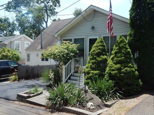 26 Daggett St, Milford, CT 06460-7256