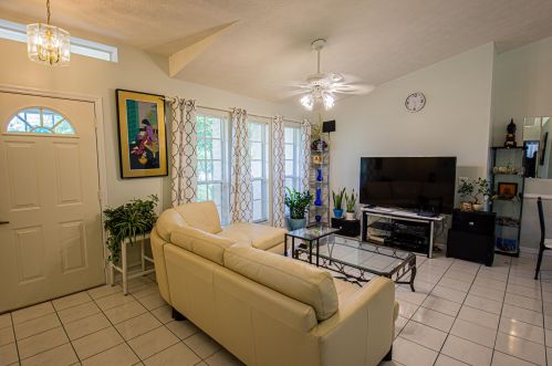 242 Ridgecrest Dr, Fort Pierce, FL 34953-5915