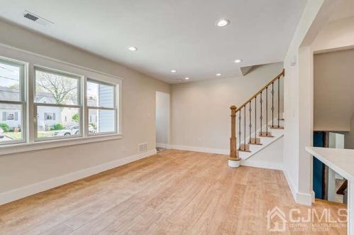 204 Grove Ave, Woodbridge NJ  07095-2337 exterior