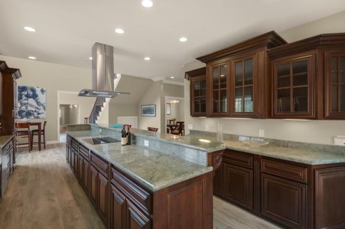 18660 Castle Lake Dr, Morgan Hill CA  95037-9472 exterior