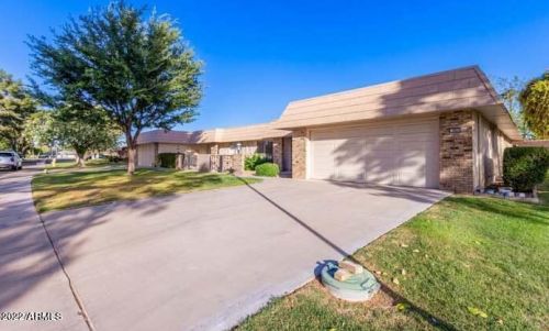 9805 Pleasant Valley Rd, Sun City, AZ 85351-2052