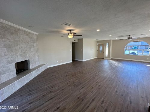 12409 49th Dr, Glendale, AZ 85304-2239